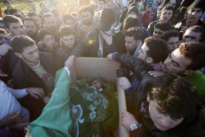 467257-gens-opposes-regime-syrien-transportent